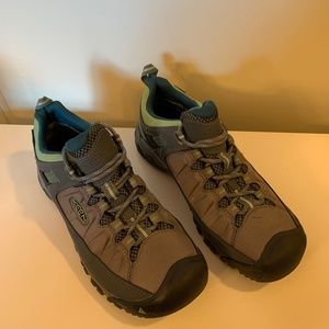 Women's KEEN Targhee III Waterproof Shoes In size 10